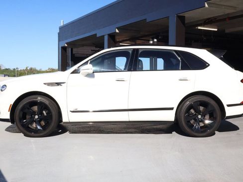 Certified 2022 Bentley Bentayga image 6