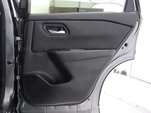 Used 2024 Nissan Rogue SV FWD image 38