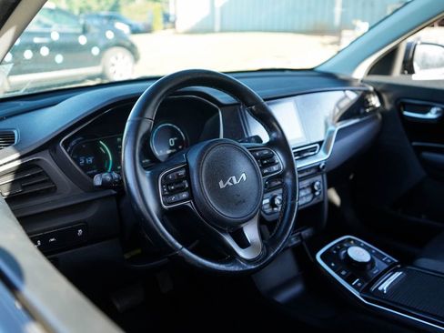 Used 2022 Kia Niro EX w/ Cold Weather Package FWD image 6
