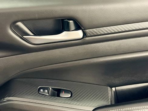 Used 2024 Nissan Altima 2.5 SV image 32