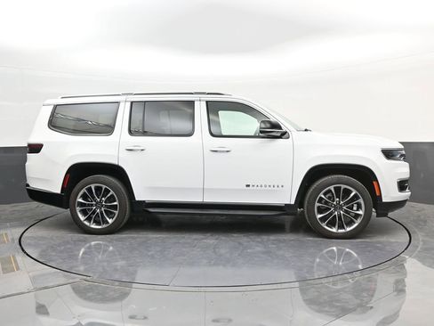 Used 2024 Jeep Wagoneer Series II w/ Premium Group I image 9