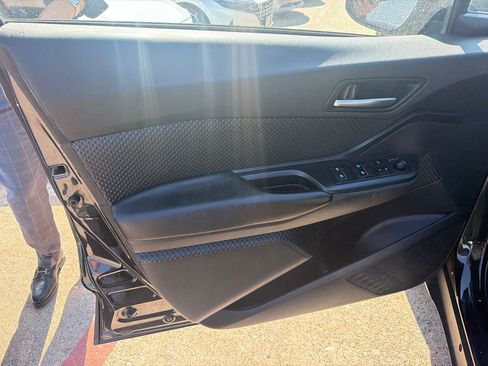 Used 2018 Toyota C-HR XLE FWD image 7