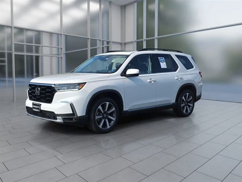 Certified 2025 Honda Pilot Elite image 5