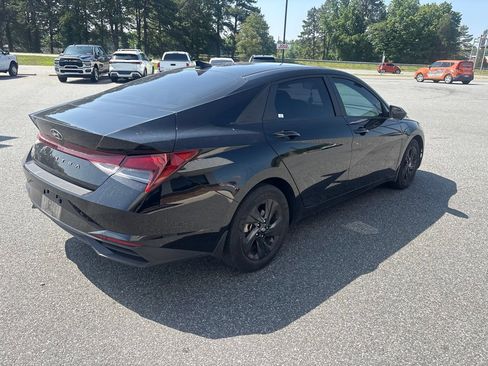 Used 2022 Hyundai Elantra SEL FWD image 9
