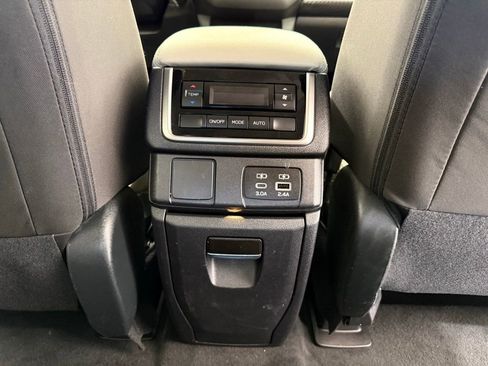 Used 2025 Subaru Ascent Premium AWD/4WD image 33