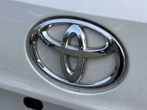 Used 2023 Toyota Highlander L image 10