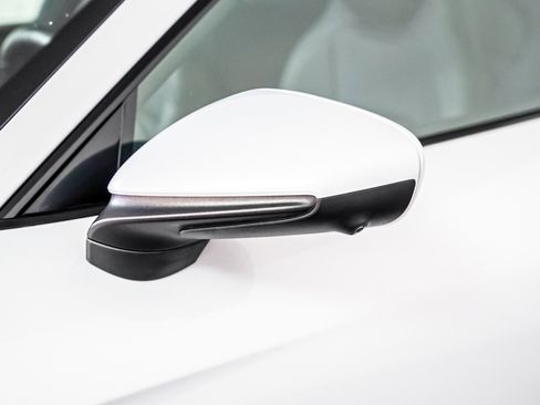 Certified 2025 Porsche Taycan image 27