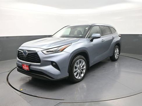 Used 2024 Toyota Highlander Limited AWD/4WD image 3