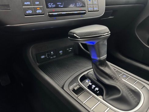Used 2025 Hyundai Kona SEL FWD image 24