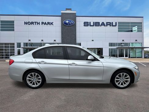 Used 2017 BMW 320i Sedan RWD image 3