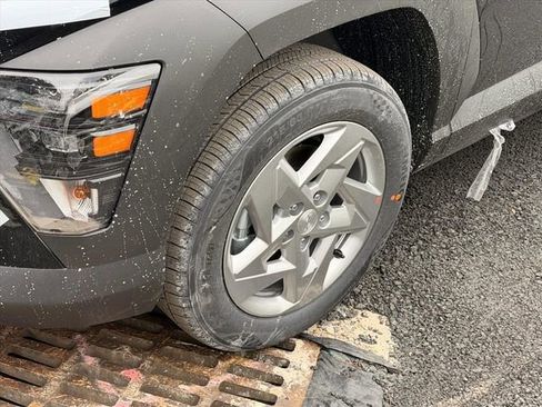 New 2026 Hyundai Kona SE image 18