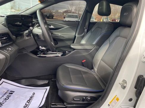 Certified 2024 Buick Envista Sport Touring w/ Convenience I Package image 16