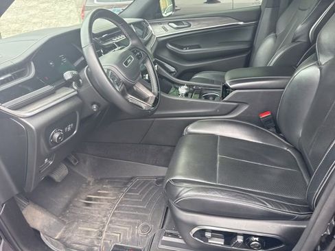 Used 2022 Jeep Grand Cherokee L Overland w/ Advanced Protech Group III AWD/4WD image 6