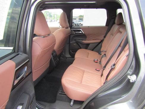 Used 2025 Mitsubishi Outlander SEL AWD/4WD image 32