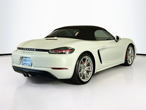 Used 2022 Porsche 718 Boxster S image 9