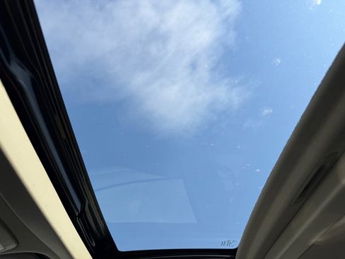 Used 2018 Toyota Sienna XLE w/ XLE Navigation Package image 20