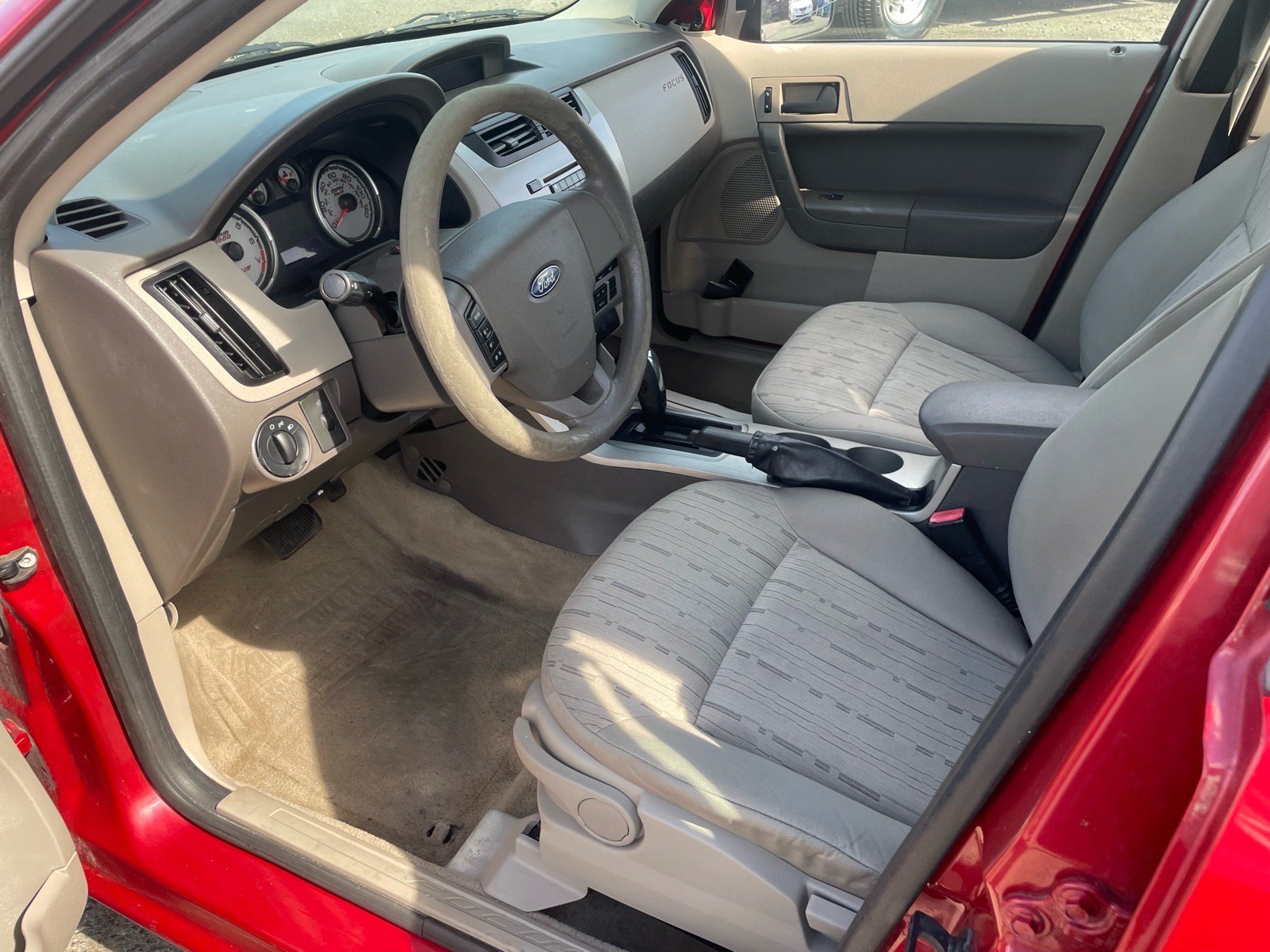 Used 2010 Ford Focus SE FWD image 10