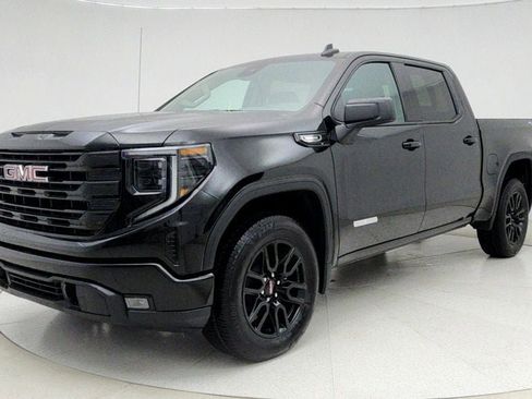 Used 2025 GMC Sierra 1500 Elevation image 1
