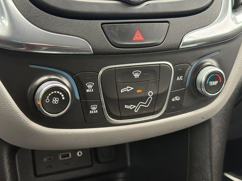 Used 2020 Chevrolet Equinox LS w/ LS Convenience Package FWD image 22