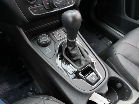 Used 2020 Jeep Cherokee Limited AWD/4WD image 24