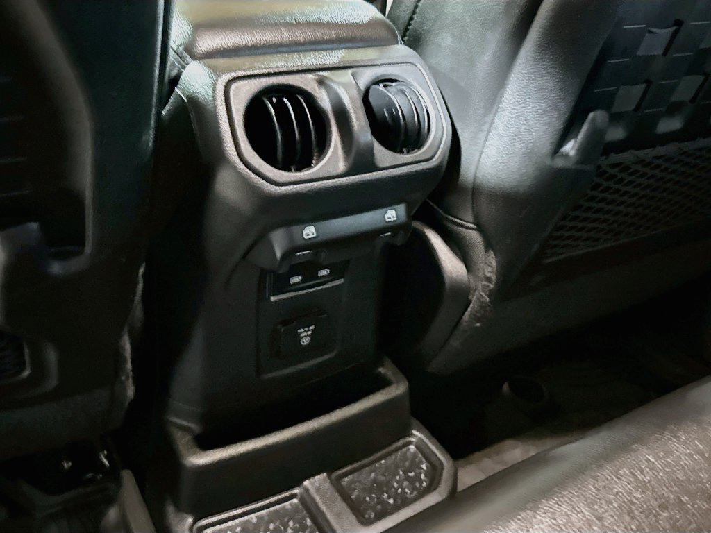 Used 2022 Jeep Wrangler Unlimited Rubicon 4xe w/ Cold Weather Group AWD/4WD image 28