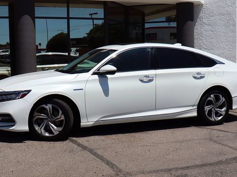 Used 2018 Honda Accord Touring image 4