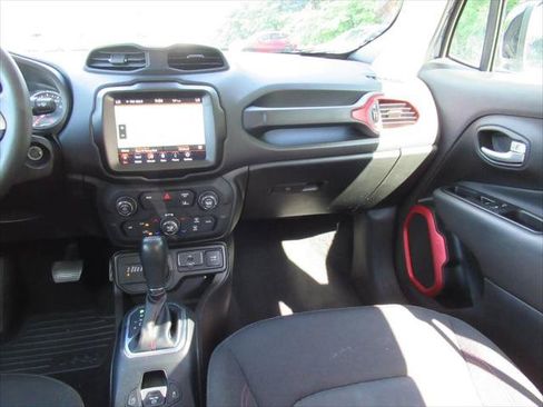 Certified 2023 Jeep Renegade Trailhawk AWD/4WD image 14