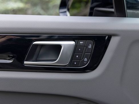 Certified 2022 Porsche Cayenne AWD/4WD image 19