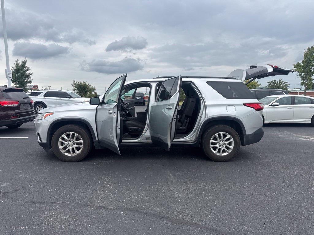 Used 2019 Chevrolet Traverse LT FWD image 13