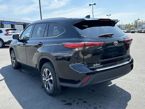 Used 2022 Toyota Highlander XLE image 6