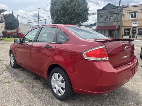 Used 2010 Ford Focus SE FWD image 7