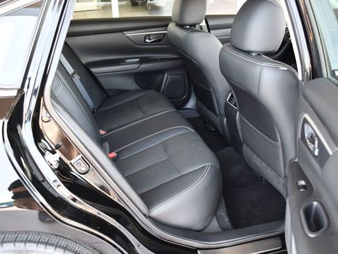 Used 2016 Nissan Altima 2.5 SL w/ Moonroof Package FWD image 17