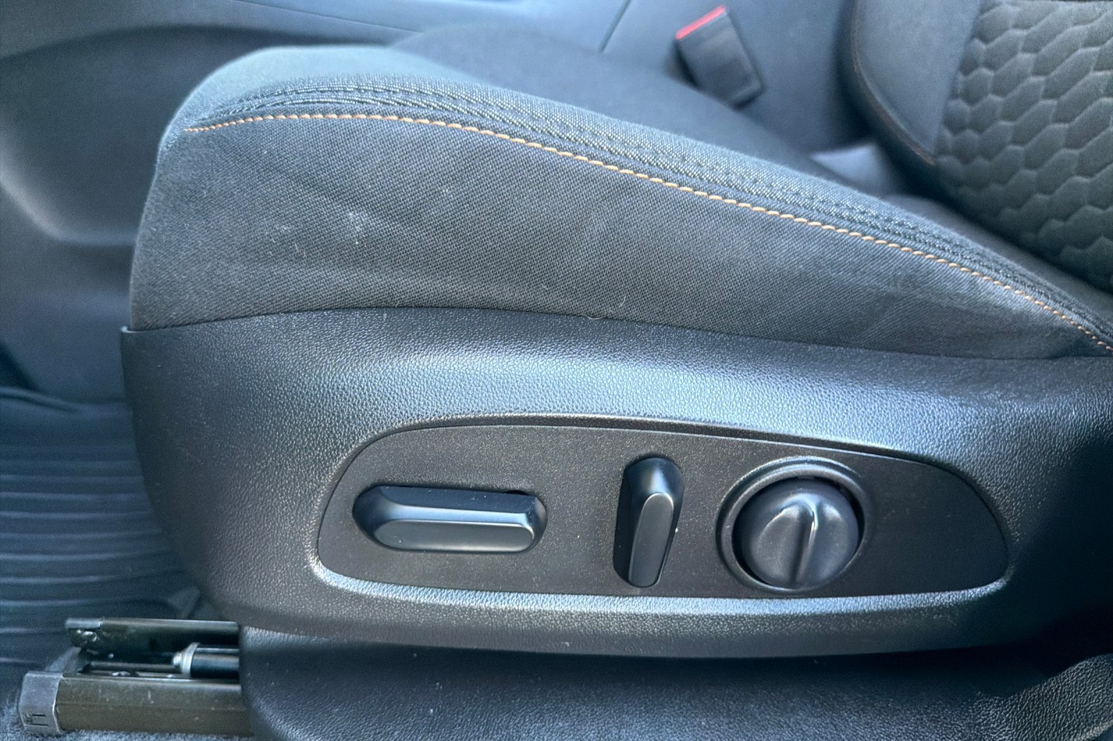 Used 2018 Chevrolet Equinox LT FWD image 15