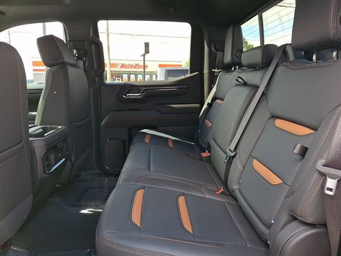 Used 2024 GMC Sierra 1500 AT4 w/ Technology Package AWD/4WD image 10
