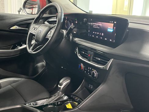 Certified 2024 Buick Encore GX Preferred w/ Comfort Package image 9