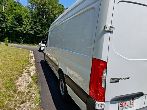 Used 2021 Mercedes-Benz Sprinter 2500 image 3