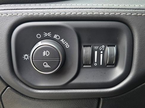 Used 2024 RAM 1500 Limited AWD/4WD image 17
