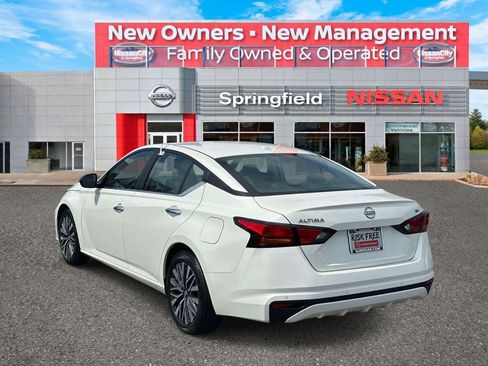 Used 2024 Nissan Altima 2.5 SV FWD image 4