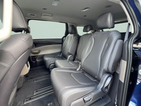 New 2027 Kia Carnival LXS FWD image 10
