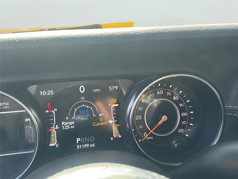 Used 2020 Jeep Gladiator Overland AWD/4WD image 15
