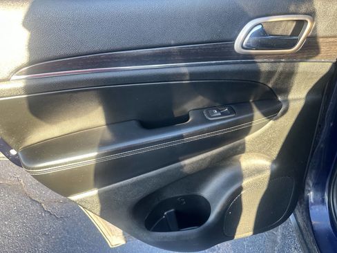 Used 2014 Jeep Grand Cherokee Limited w/ Luxury Group II image 25