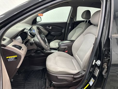 Used 2013 Hyundai Tucson GL FWD image 9