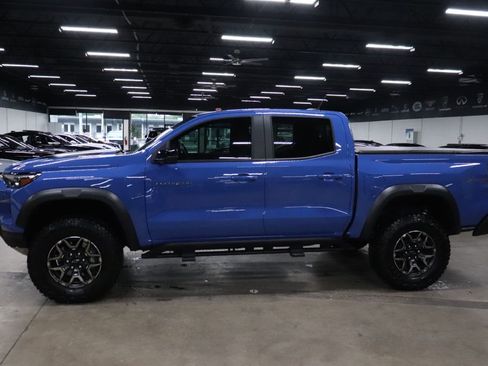 Used 2025 Chevrolet Colorado ZR2 w/ Technology Package AWD/4WD image 2