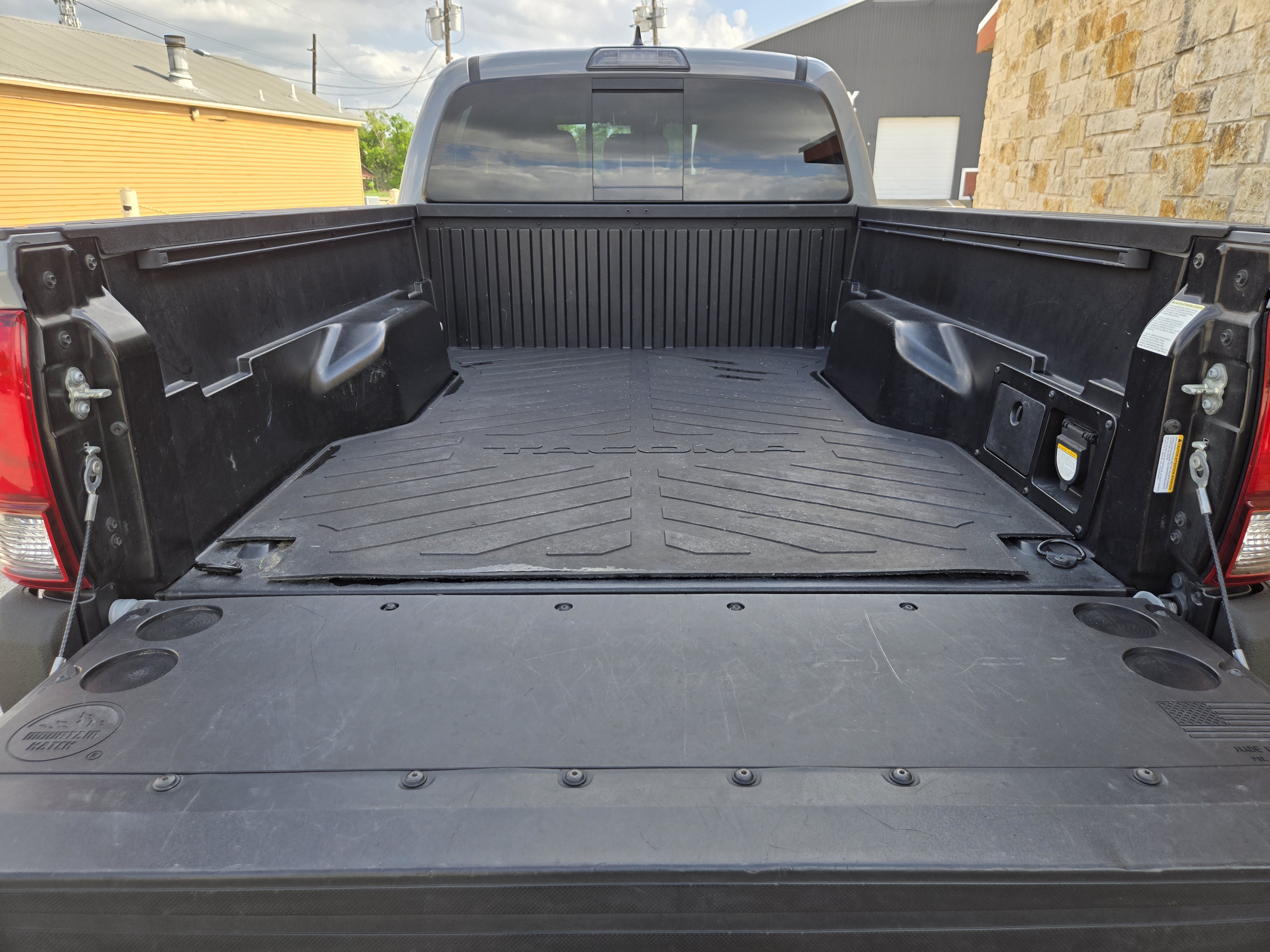 Used 2019 Toyota Tacoma TRD Off-Road AWD/4WD image 17
