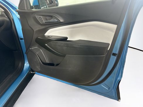 Used 2025 Chevrolet Trax LT w/ Driver Confidence Package image 30