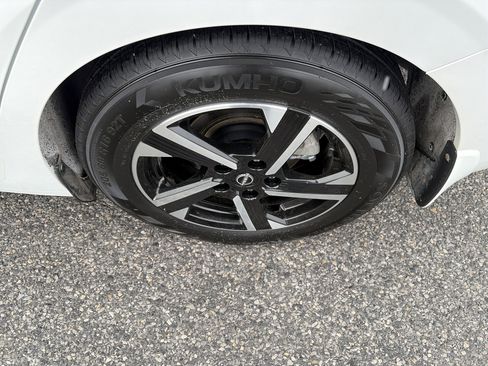 Used 2024 Nissan Sentra SV image 14