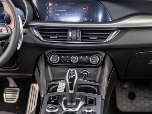 New 2025 Alfa Romeo Stelvio Sprint image 39