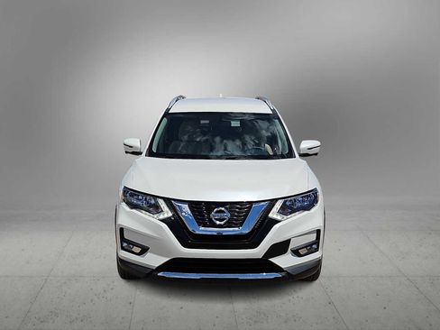 Used 2017 Nissan Rogue SV w/ SV Premium Package FWD image 3