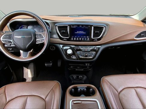 Used 2019 Chrysler Pacifica Limited w/ Advanced Safetytec Group FWD image 15