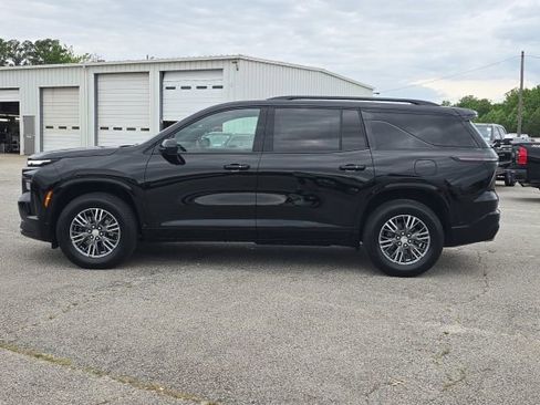 Used 2025 Chevrolet Traverse RS w/ LPO, Floor Liner Package FWD image 2